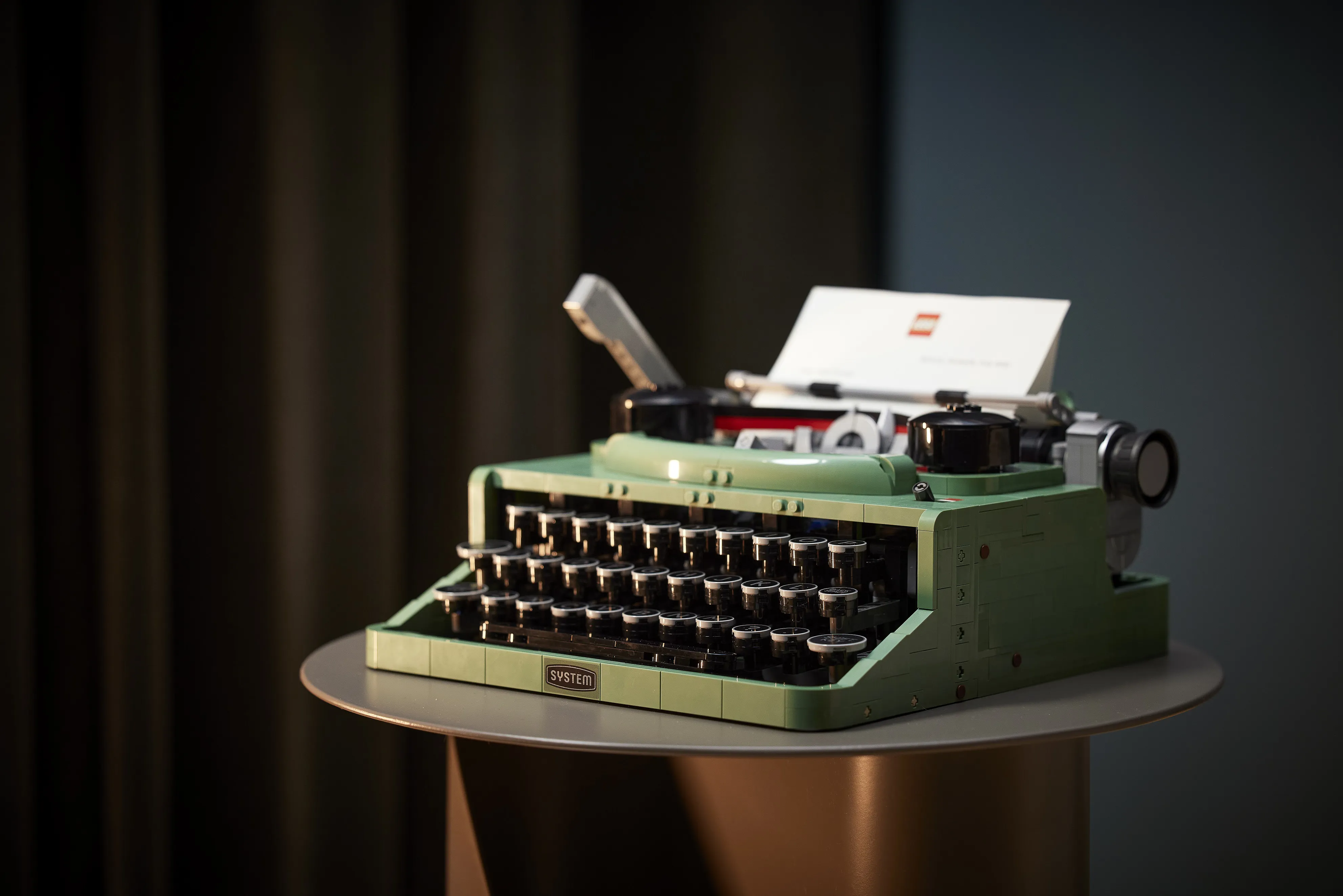 LEGO 21327 Ideas Typewriter Lifestyle 17