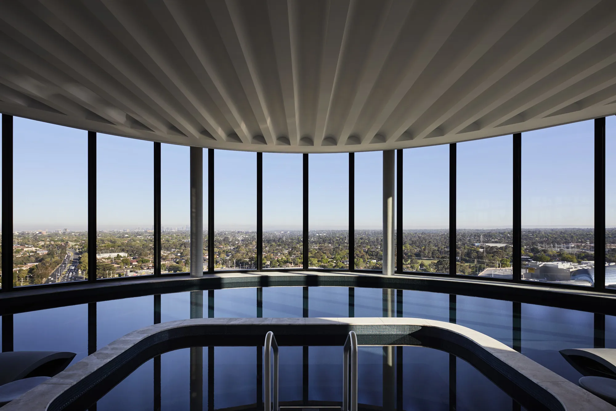 Hotelchadstone Pool 2